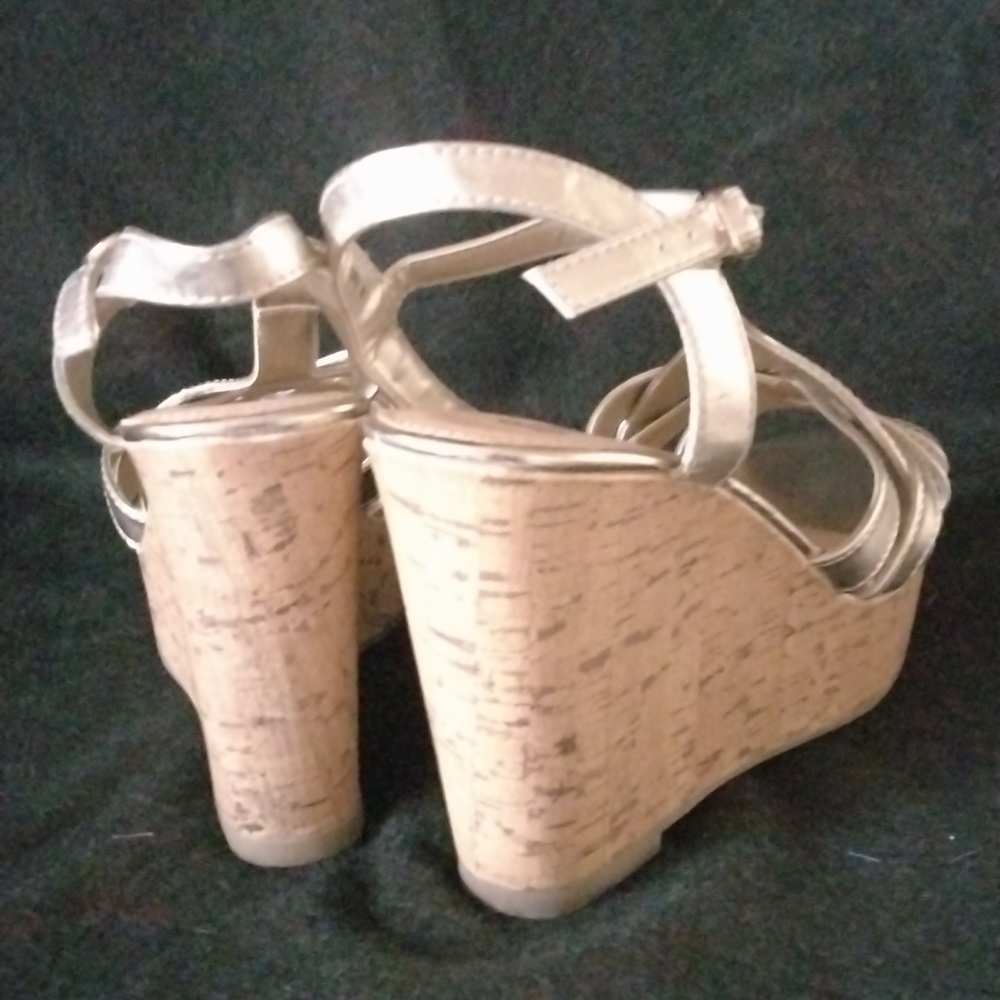 Brash platform gold sandals - Picture 7 of 10